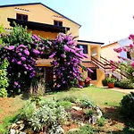 Idyllisches Nur 700 Meter Zum Mit Balkon, Garten, Wifi Poreč