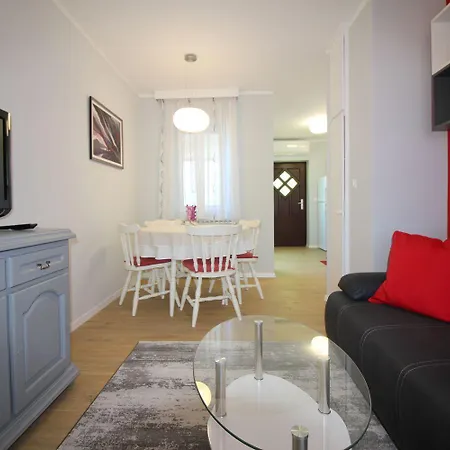Idyllisches Nur 700 Meter Zum Mit Balkon, Garten, Wifi * Poreč